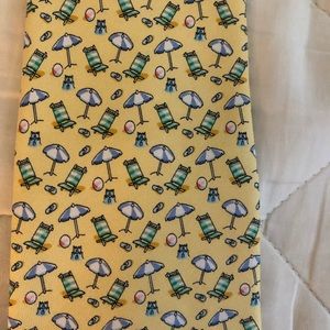 Vineyard Vines Beach Themed tie